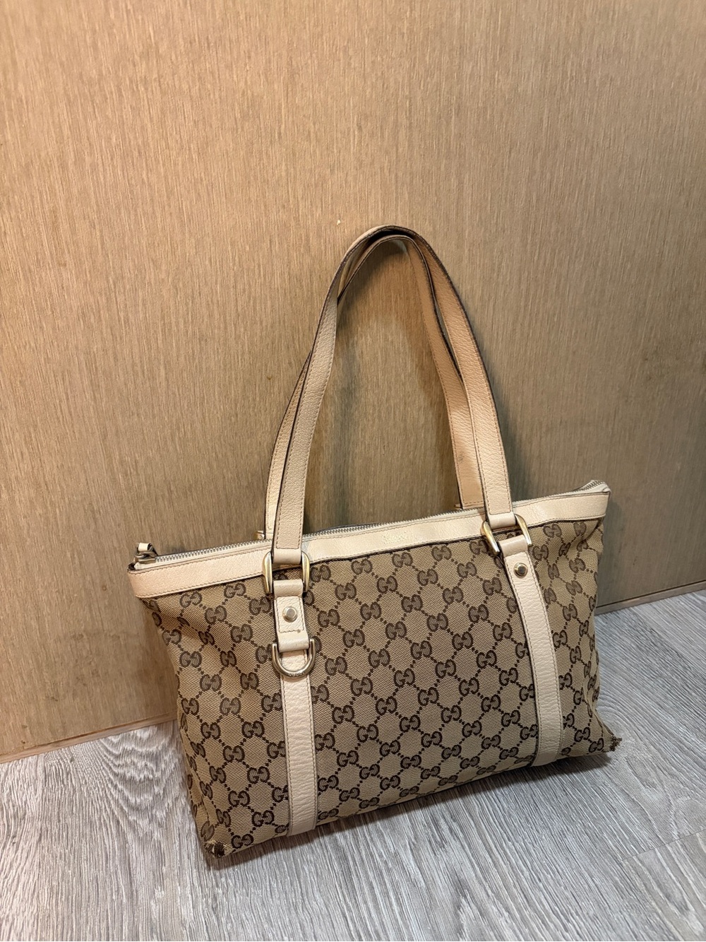 Authentic Gucci Abbey D-Ring Tote — GG Canvas & Ivory Leather